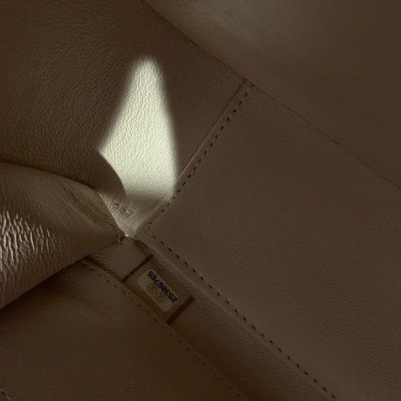 SOLD‼️ Chanel Filigree Case Large White with gold - Picture 6 of 8